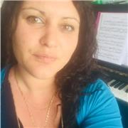 Je propose des cours de piano à domicile soit à l heure ou à la demi heure sur vannes et sa première couronne 
Au delà de 10 km j’applique une majoration de 5 euros 
Tarif à l heure 30 euros 
A la demi heure 20 euros